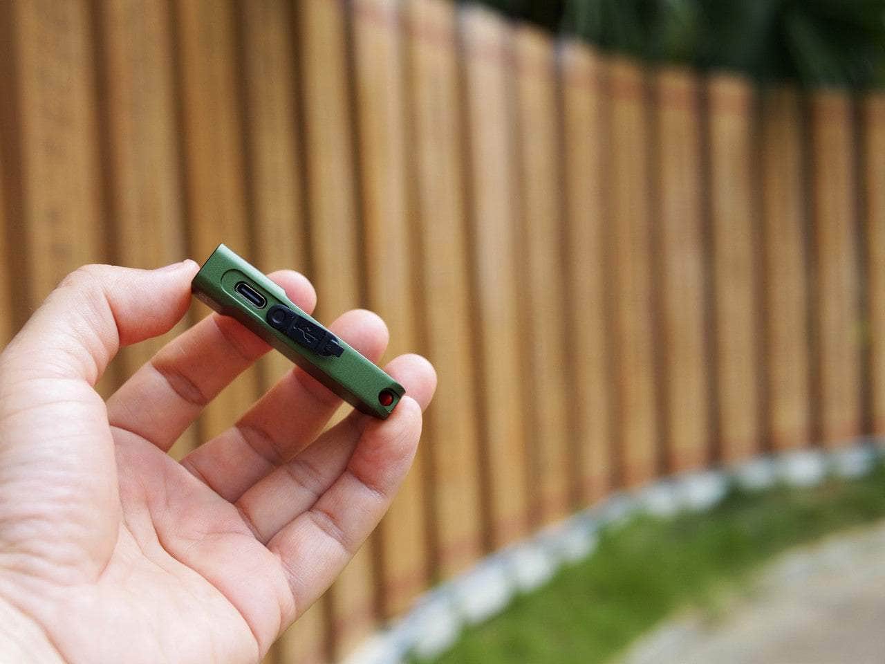 Manker LAD Mini Rechargeable Keychain Flashlight - Image 15